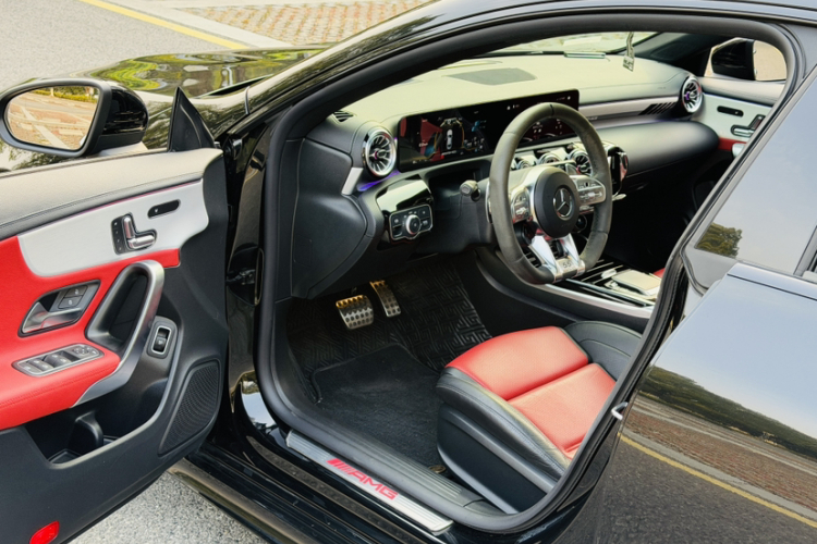 奔驰CLA AMG 2023款 AMG CLA 45 S 4MATIC+中控内饰7008