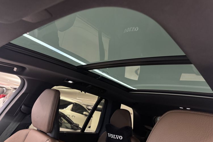 沃尔沃XC90 2023款 B6 智逸豪华版 7座中控内饰7002