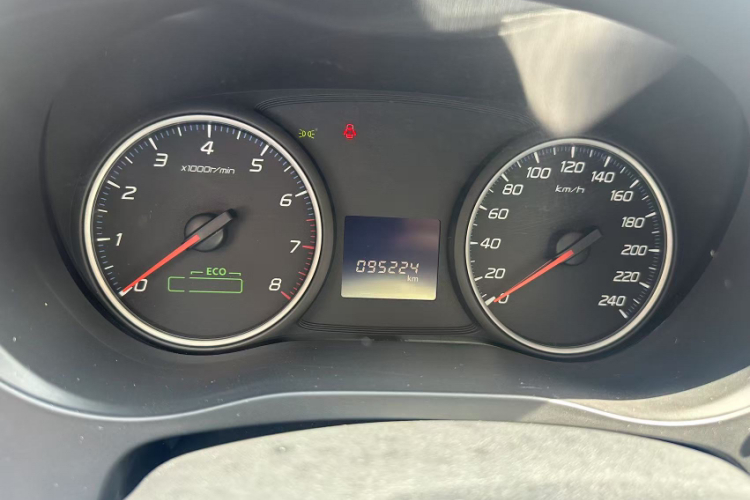 三菱 欧蓝德 2018款 2.0L 两驱荣耀版 5座中控内饰15