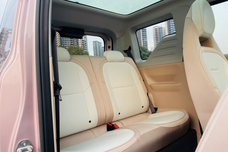 吉利银河 2023款 熊猫mini 200km 灵动熊中控内饰7002