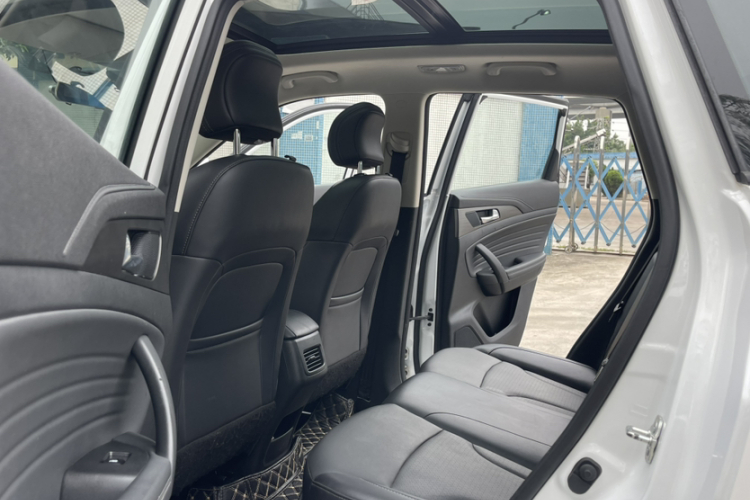 长安CS35PLUS 2019款 1.4T DCT酷联蓝鲸版中控内饰7005