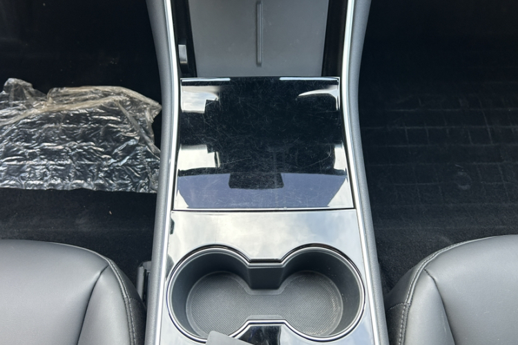 特斯拉 Model 3 2020款 标准续航后驱升级版中控内饰7011