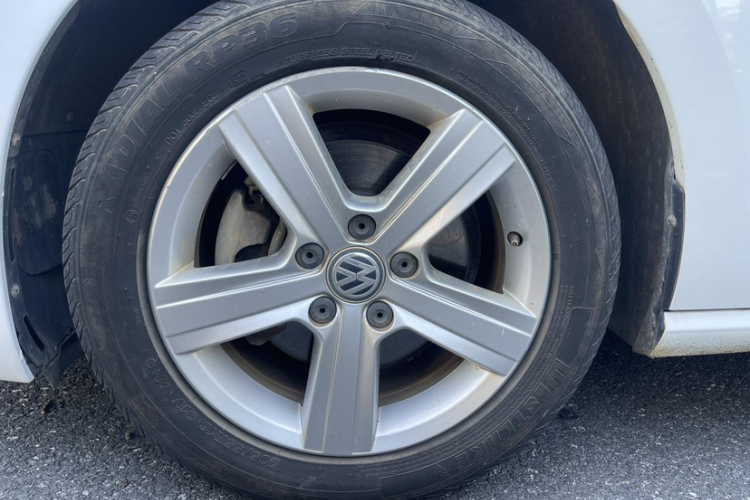 大众 高尔夫·嘉旅 2016款 1.6L 自动舒适型车身外观6005