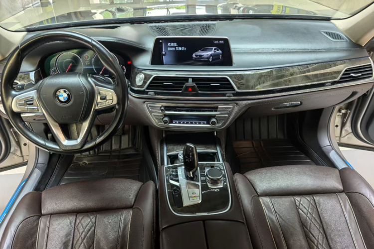 宝马7系 2016款 730Li 豪华型中控内饰7001