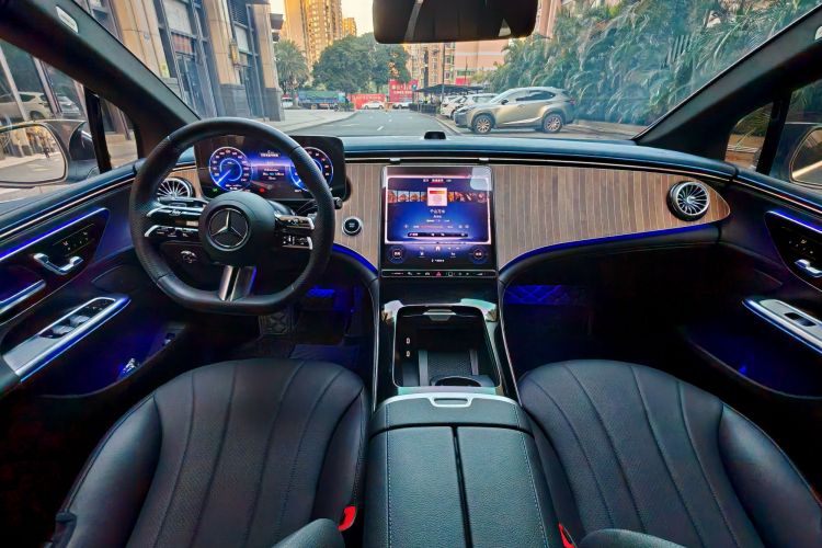 奔驰EQE 2022款 350 先锋版中控内饰7003