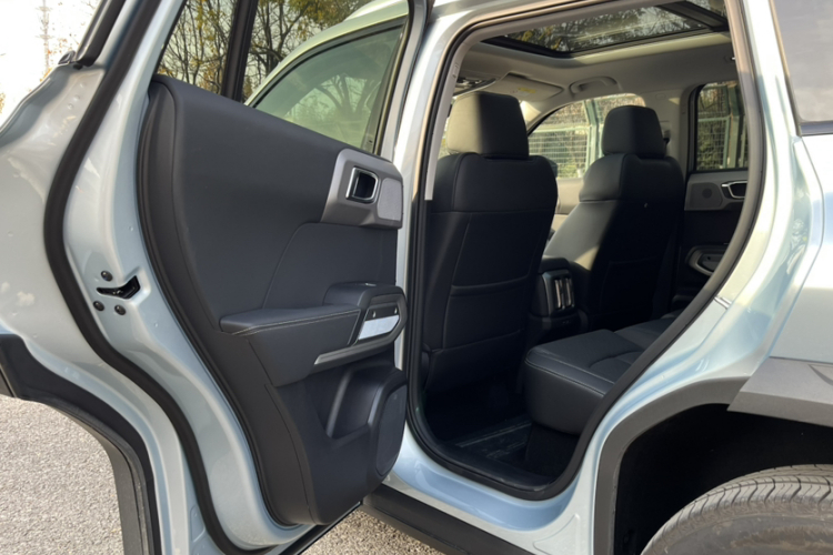 方程豹 钛3 2025款 501KM 后驱智驾Max版中控内饰7004