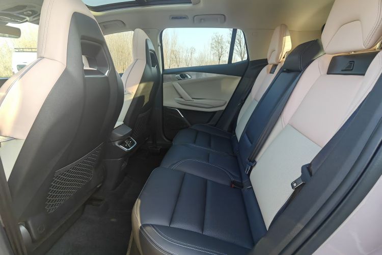 领克06 2021款 1.5T Shero粉色特别版中控内饰7002