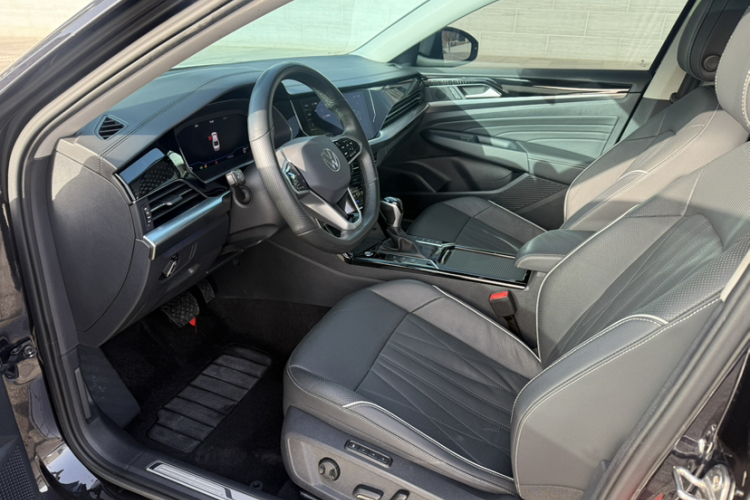 大众 帕萨特 2022款 380TSI 豪华版中控内饰7001