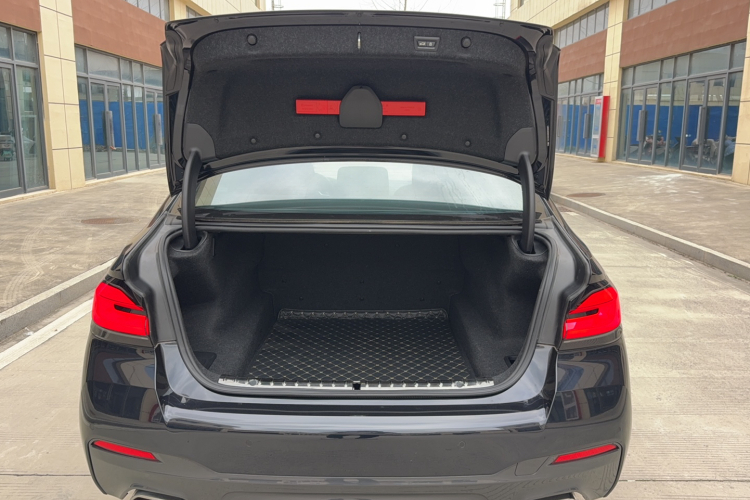 宝马5系 2023款 530Li 领先型 M运动套装局部细节23