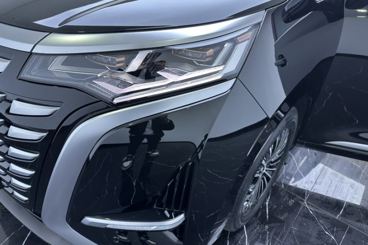 腾势D9 2022款 DM-i 970 四驱尊荣型局部细节9003