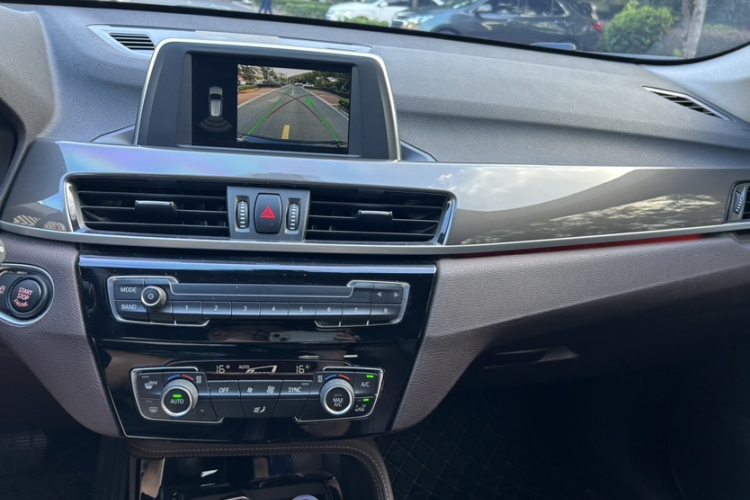 宝马X1 2019款 sDrive18Li 尊享型中控内饰7006