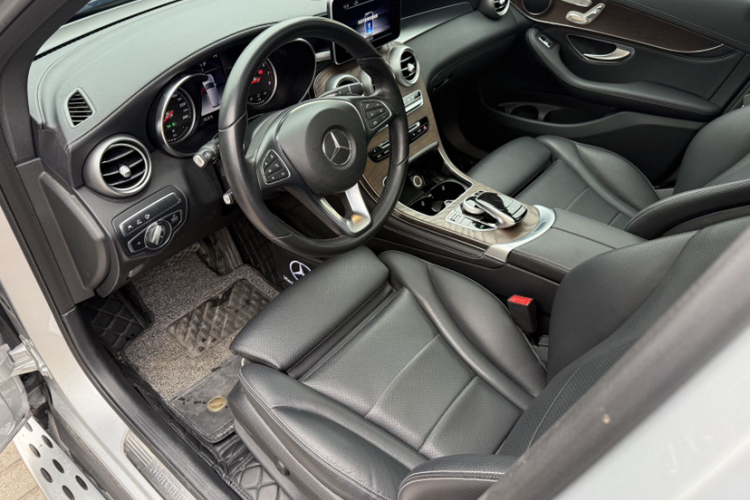 奔驰GLC 2018款 改款 GLC 300 4MATIC 动感型中控内饰7004