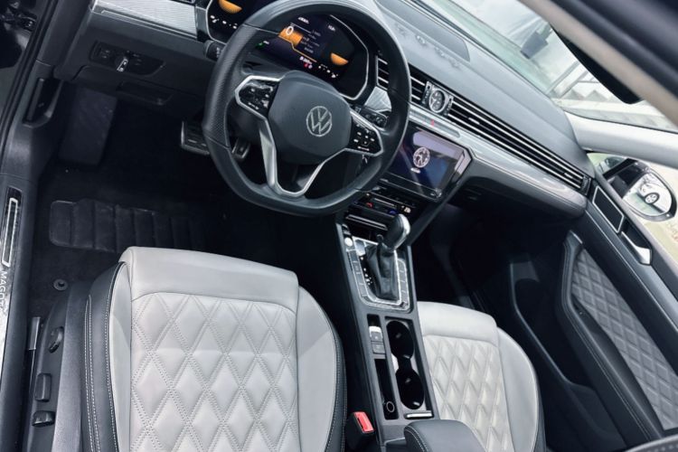 大众 迈腾 2023款 200万辆纪念版 330TSI DSG领先型中控内饰7002