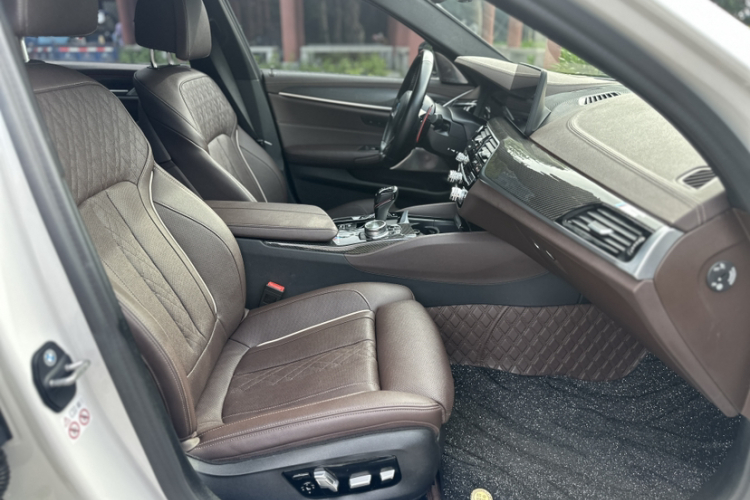 宝马5系 2021款 530Li 尊享型 M运动套装中控内饰7002