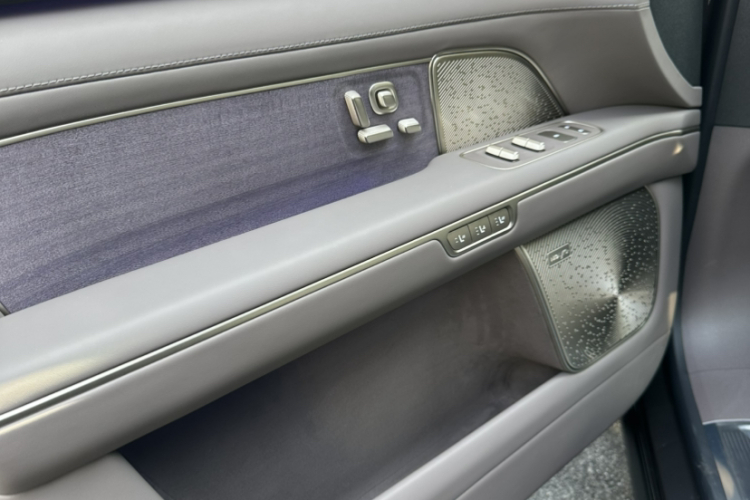 蔚来ES8 2026款 六座行政签名版中控内饰7006