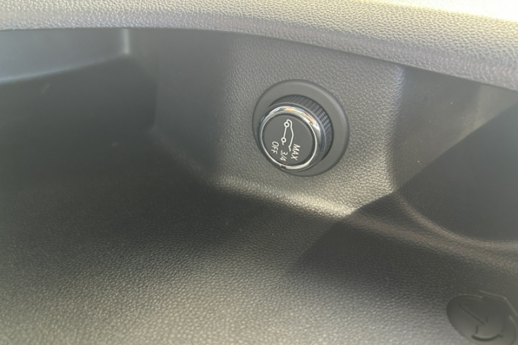 凯迪拉克XT4 2020款 28T 两驱领先型中控内饰7007