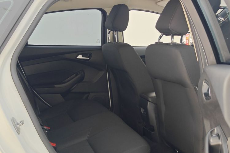 福特 福克斯 2018款 两厢经典 1.6L 自动舒适型智行版中控内饰7012