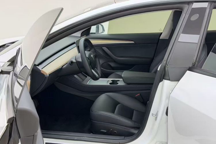 特斯拉 Model 3 2021款 标准续航后驱升级版中控内饰7006