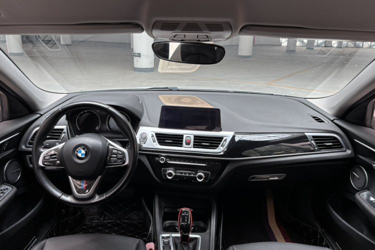 宝马1系 2020款 120i 时尚型中控内饰7002