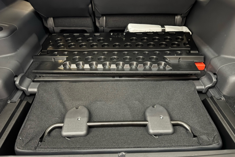 三菱 帕杰罗(进口) 2022款 帕杰罗V93 3.0L GLS 织物(中东)中控内饰7008