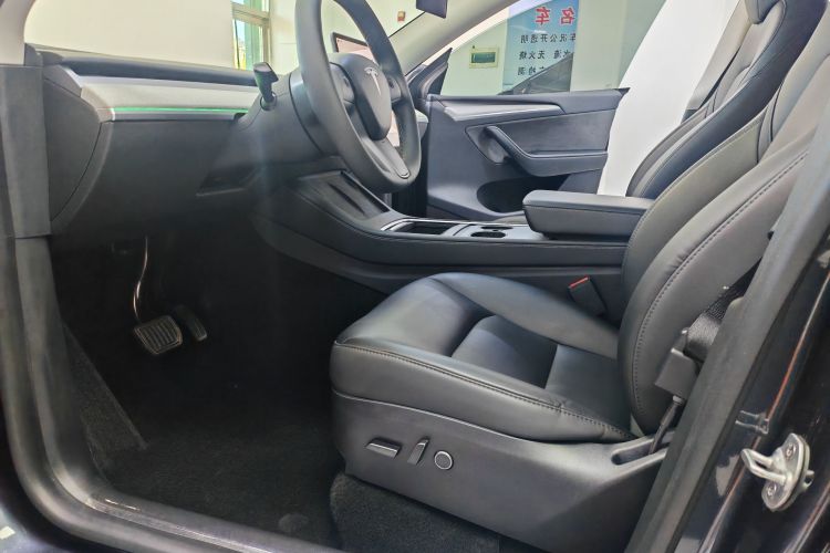 特斯拉 Model Y 2024款 后轮驱动版中控内饰7004