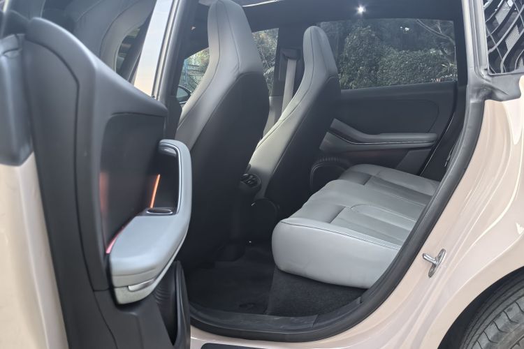 蔚来ET5 2022款 75kWh中控内饰7002