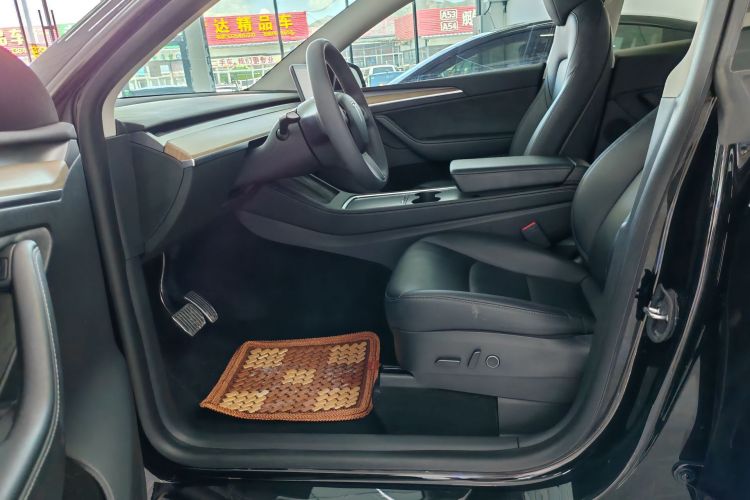 特斯拉 Model Y 2022款 后轮驱动版中控内饰7004