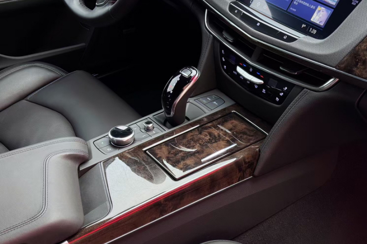 凯迪拉克CT6 2022款 28T 豪华型中控内饰7002