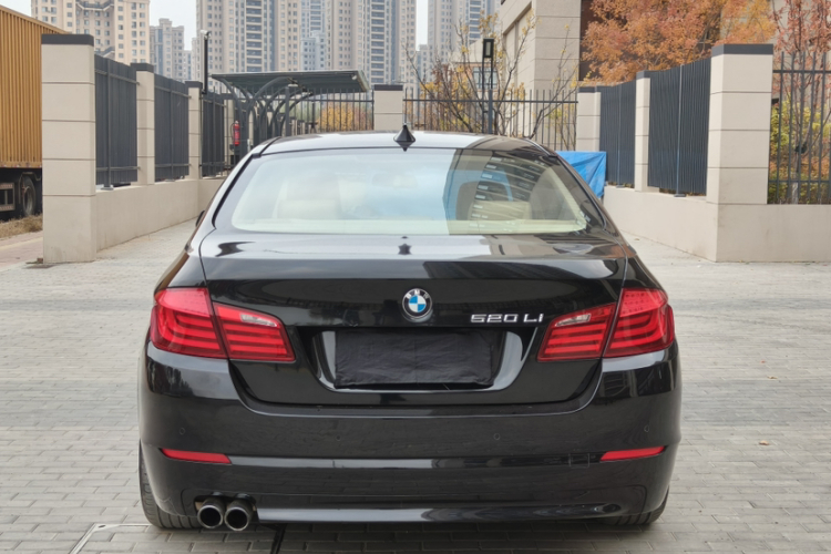 宝马5系 2011款 520Li 典雅型车身外观6004