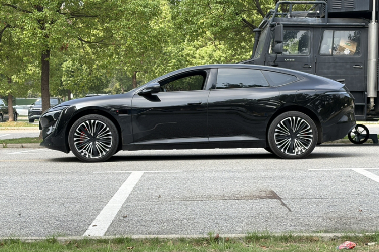 阿维塔12 2025款 Ultra增程版车身外观6003