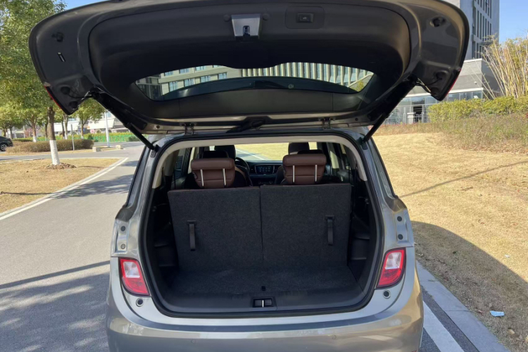 别克GL6 2018款 18T 6座尊贵型局部细节23