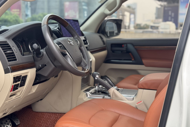 丰田 兰德酷路泽（平行进口）中控内饰7006