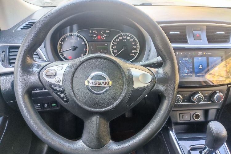 日产 轩逸 2024款 经典 1.6XL CVT豪华版中控内饰7014