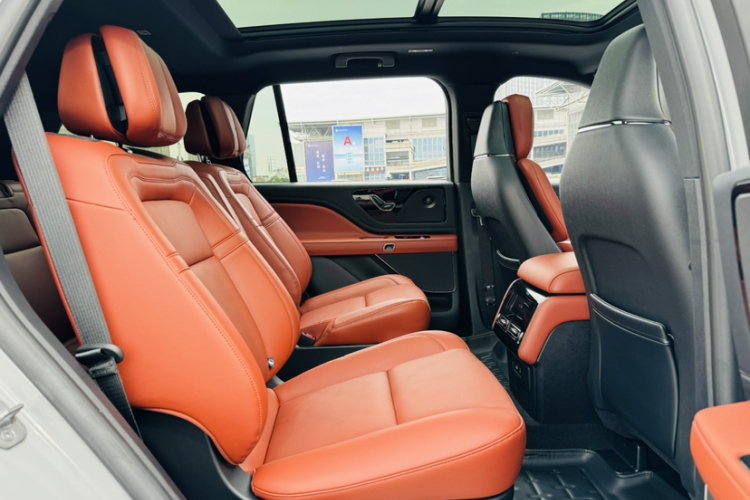 林肯 飞行家 2024款 3.0T V6 四驱奢雅版 六座中控内饰7007