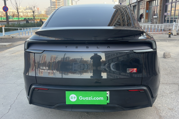 特斯拉 Model Y 2025款 后轮驱动 首发版车身外观6004