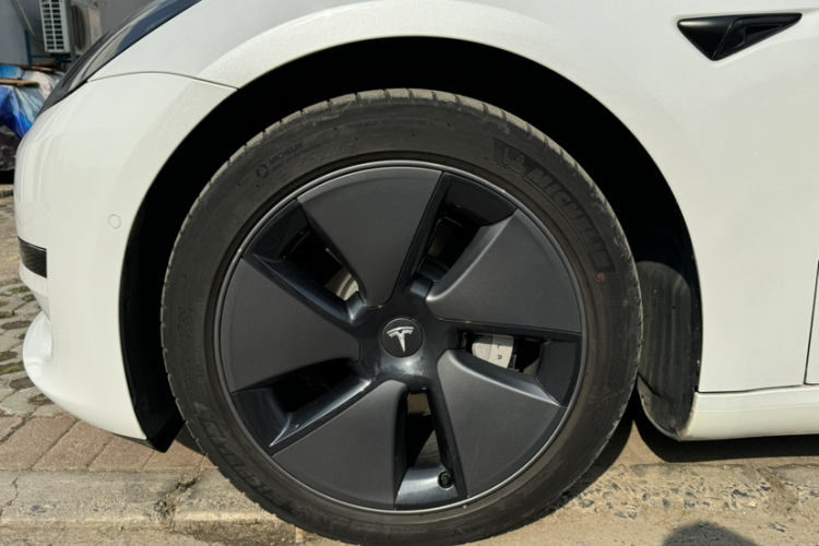 特斯拉 Model 3 2021款 改款 标准续航后驱升级版 3D1车身外观6003