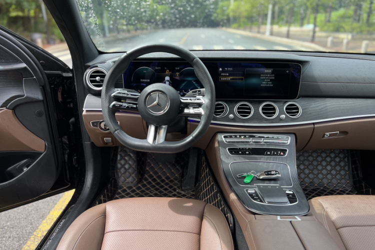 奔驰E级 2023款 改款 E 300 L 运动时尚型中控内饰7009