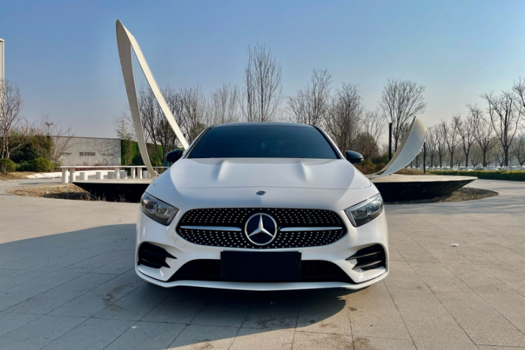 奔驰A级 2020款 A 220 L 4MATIC 运动轿车车身外观6001