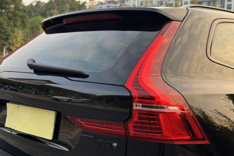 沃尔沃XC60新能源 2025款 插电式混动 长续航四驱智远极夜黑版车身外观6007