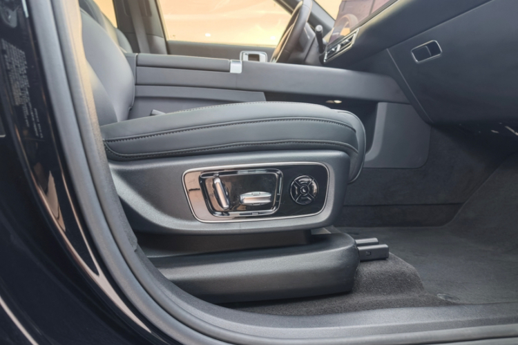 理想汽车 理想L8 2024款 Ultra中控内饰7009