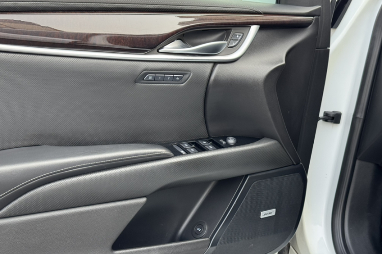 凯迪拉克XTS 2013款 28T 豪华型中控内饰7005