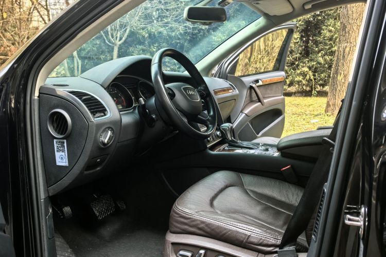 奥迪Q7 2015款 35 TFSI 进取型中控内饰7001