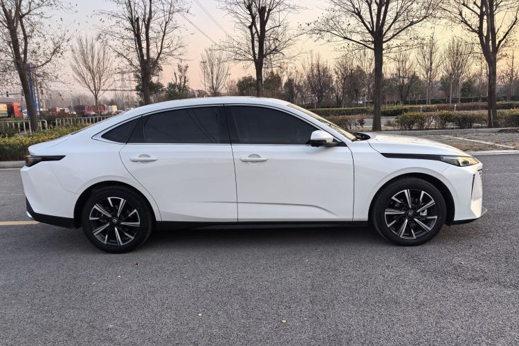 长安 逸动 2025款 蓝鲸 1.5T 500Bar旗舰型车身外观6001