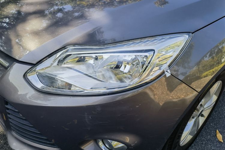 福特 福克斯 2012款 三厢 1.6L 自动风尚型局部细节36