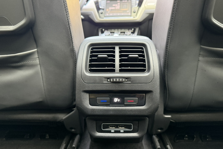 大众 2018款 途安L 280TSI DSG舒适版 7座 国V中控内饰7003