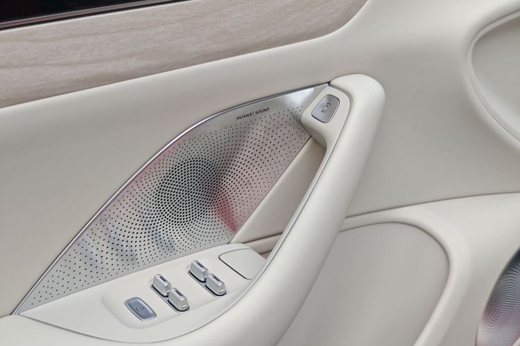 鸿蒙智行 智界S7 2025款 785km Ultra中控内饰7010