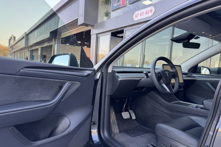 特斯拉 Model Y 2024款 后轮驱动版中控内饰7014