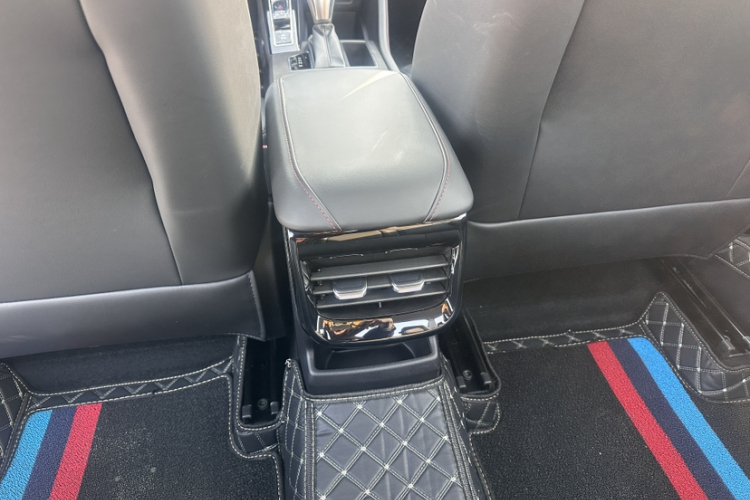 荣威i5 2026款 1.5L CVT豪华版中控内饰7002