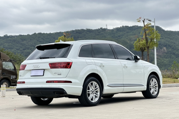 奥迪Q7 2016款 40 TFSI 舒适型车身外观6005