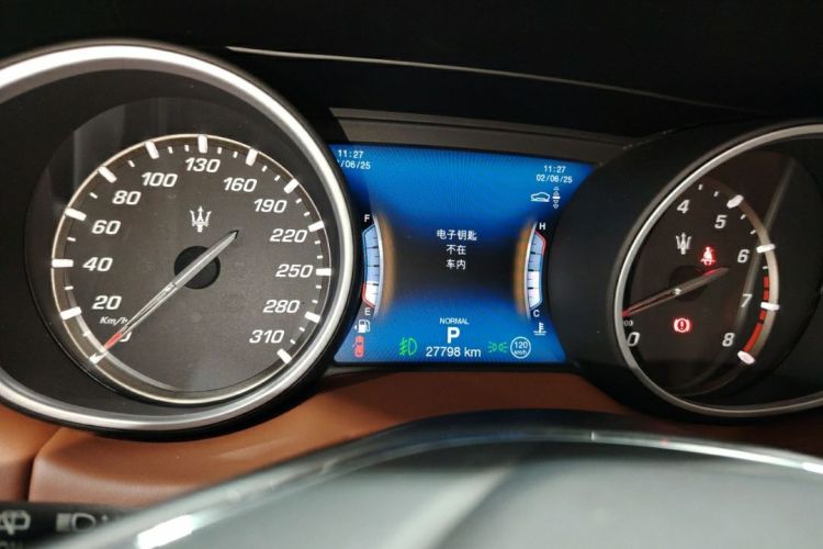 玛莎拉蒂 Levante 2019款 3.0T 标准版 国VI中控内饰15